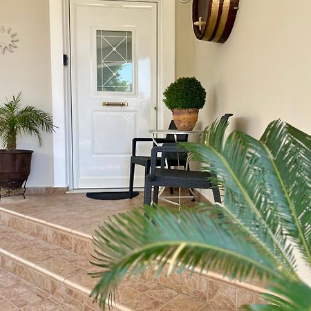 Lia'S Luxury Apartment - Near Airport Koropíon Dış mekan fotoğraf